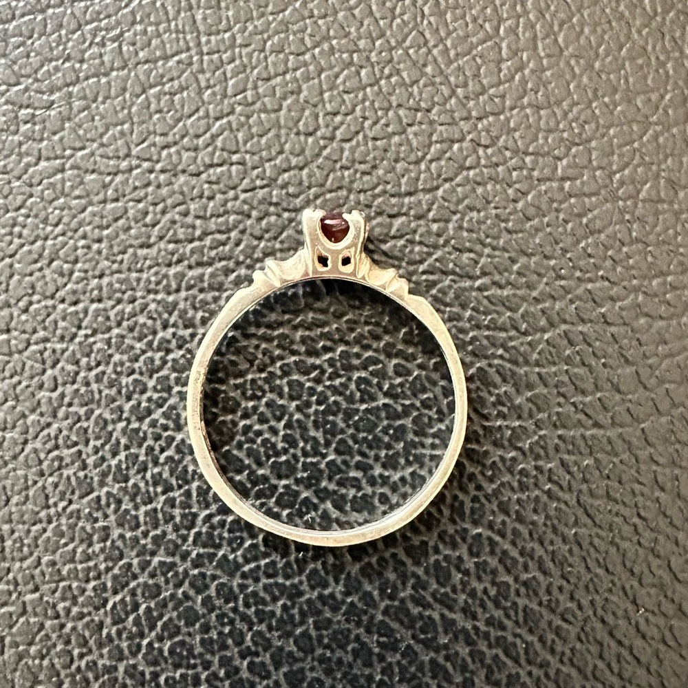 Dainty lightweight silver and red stone ring. - Picture 3 of 8